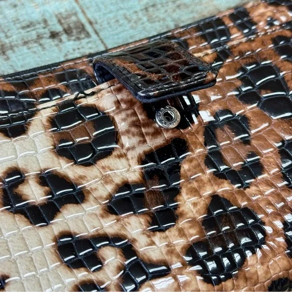 Women’s Animal Printed Faux Leather Wallet with Pockets - Picture 3 of 9